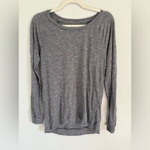SO Women's Heather Gray Crew Neck Long Sleeve Size Large